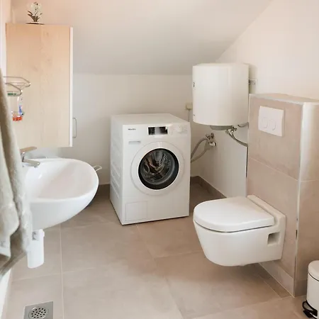 Zora Апартаменты Вир