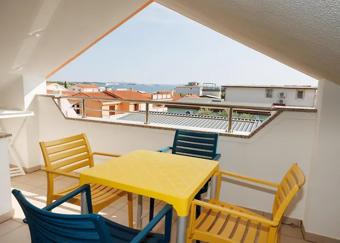 Zora Апартаменты Вир